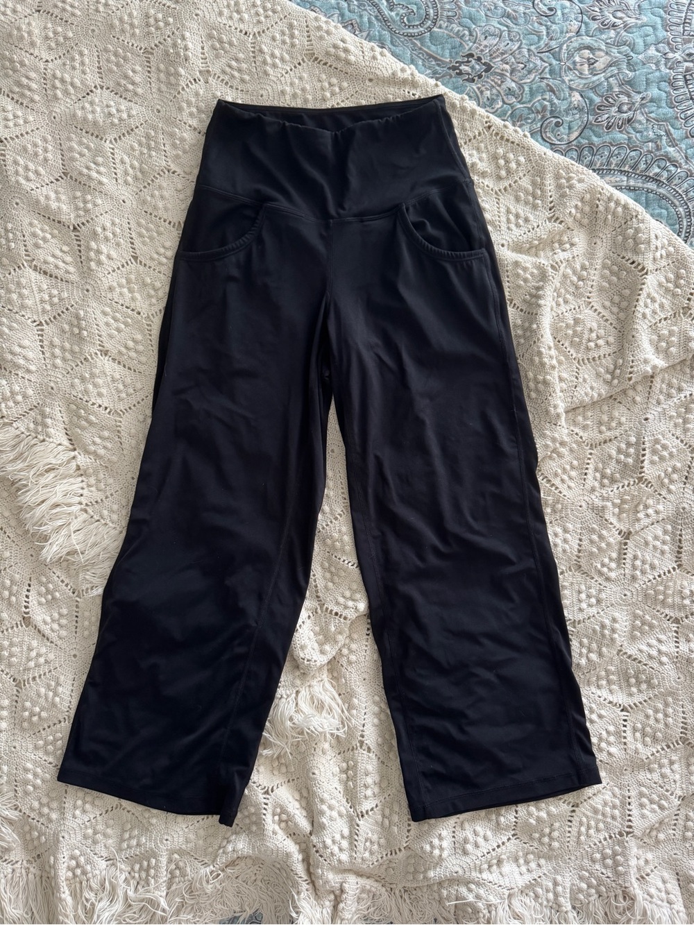 Y2K High-Rise Wide-Leg Black Capris with Pockets